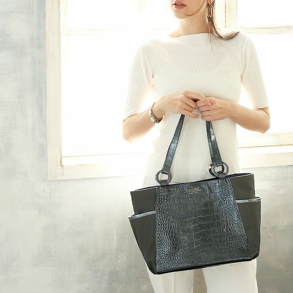 女性に人気の仕事用バッグブランドおすすめ｜cooga（クーガ）Dresser Tote（ドレッサー・トート） 